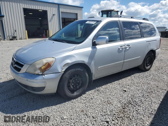 2008 Hyundai Entourage GLS z VIN KNDMC233986048910, wystawiony jako Copart lot #56009155 z przebiegiem 246 917 mil mil oraz Szkoda całkowita • Salvage title. Historia ofert i sprzedaży dostępna na DreamBid. Obrazek 1.
