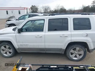 2011 Jeep Patriot Latitude with VIN 1J4NT1GB4BD126488, listed as a IAAI auction lot 41652554 with 179,724 mi miles. Bid and sale history available at carsss.com. Image 14.