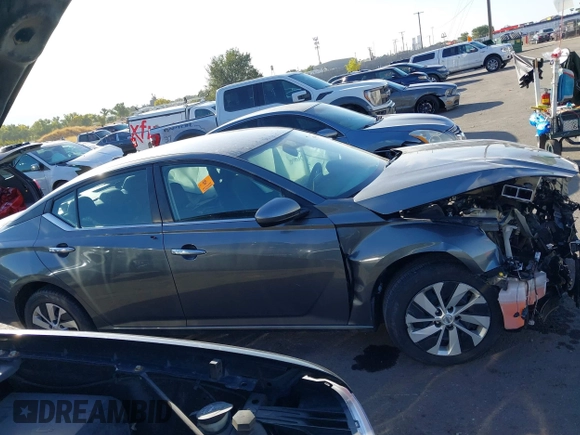 2019 Nissan Altima 2.5 S with VIN 1N4BL4BW4KN327179, listed as a IAAI auction lot 40704684 with 78,009 mi miles. Bid and sale history available at carsss.com. Image 13.