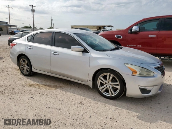 2013 Nissan Altima SV z VIN 1N4BL3AP1DN500261, wystawiony jako Copart lot #57287065 z przebiegiem 172 463 mil mil oraz Czysty tytuł • Clean title. Historia ofert i sprzedaży dostępna na DreamBid. Obrazek 4.