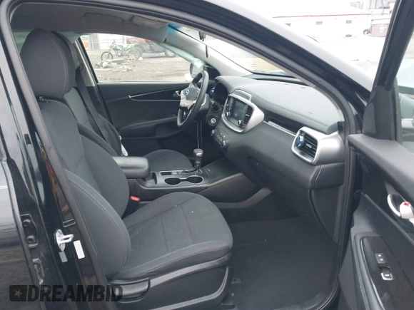 2019 Kia Sorento LX with VIN 5XYPG4A35KG491026, listed as a IAAI auction lot 41453463 with 129,709 mi miles. Bid and sale history available at carsss.com. Image 5.
