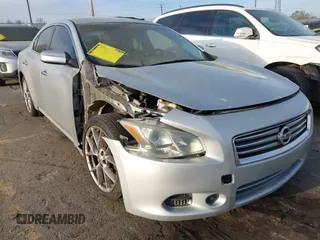 2013 Nissan Maxima SV z VIN 1N4AA5AP4DC846796, wystawiony jako IAAI lot #41902329 z przebiegiem 213 284 mil mil oraz . Historia ofert i sprzedaży dostępna na DreamBid. Obrazek 1.
