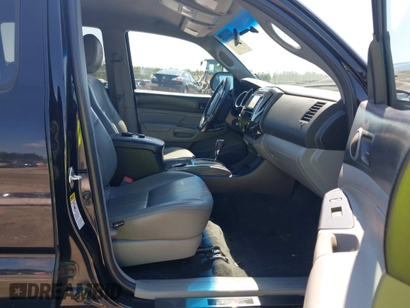 2015 Toyota Tacoma z VIN 3TMLU4EN3FM186765, wystawiony jako IAAI lot #42235553 z przebiegiem 183 878 mil mil oraz . Historia ofert i sprzedaży dostępna na DreamBid. Obrazek 5.