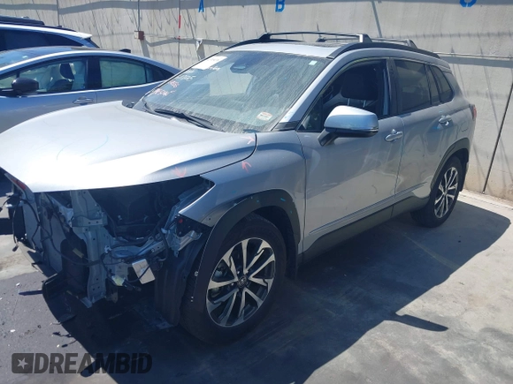 2024 Toyota Corolla Cross XLE z VIN 7MUDAAAG3RV091250, wystawiony jako IAAI lot #42749438 z przebiegiem 13 481 mil mil oraz . Historia ofert i sprzedaży dostępna na DreamBid. Obrazek 20.