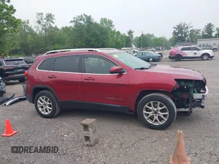 2016 Jeep Cherokee Latitude z VIN 1C4PJMCB4GW206011, wystawiony jako IAAI lot #42354190 z przebiegiem 123 474 mil mil oraz . Historia ofert i sprzedaży dostępna na DreamBid. Obrazek 14.