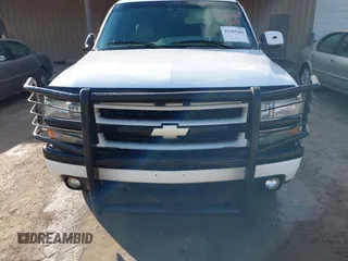 2006 Chevrolet Tahoe Z71 with VIN 1GNEK13T16R145104, listed as a IAAI auction lot 41364369 with 263,864 mi miles. Bid and sale history available at carsss.com. Image 6.