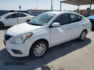 2019 Nissan Versa SV z VIN 3N1CN7AP1KL843426, wystawiony jako Copart lot #52356455 z przebiegiem 82 004 mil mil oraz Szkoda całkowita • Salvage title. Historia ofert i sprzedaży dostępna na DreamBid. Obrazek 1.