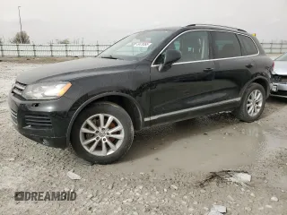 2014 Volkswagen Touareg Lux z VIN WVGEF9BP1ED011894, wystawiony jako Copart lot #49478365 z przebiegiem 257 042 mil mil oraz Tytuł czysty. Historia ofert i sprzedaży dostępna na DreamBid. Obrazek 1.