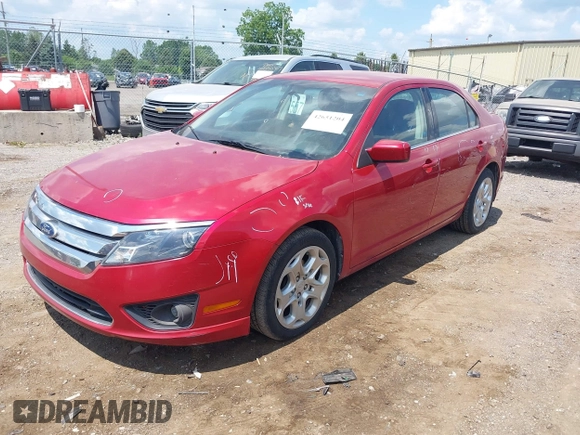 2010 Ford Fusion SE z VIN 3FAHP0HA1AR415945, wystawiony jako IAAI lot #42651204 z przebiegiem 127 765 mil mil oraz . Historia ofert i sprzedaży dostępna na DreamBid. Obrazek 2.