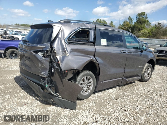 2022 Toyota Sienna XLE with VIN 5TDJRKEC5NS076312, listed as a Copart auction lot 48399325 with 19,969 mi miles and Salvage Title. Bid and sale history available at carsss.com. Image 3.