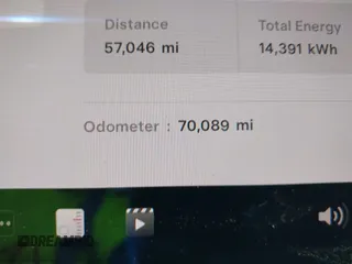 2020 Tesla Model 3 Standard Range Plus z VIN 5YJ3E1EA2LF739866, wystawiony jako IAAI lot #41842179 z przebiegiem 70 089 mil mil oraz . Historia ofert i sprzedaży dostępna na DreamBid. Obrazek 14.