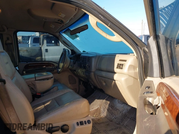 2003 Ford F-350 XL z VIN 1FTSW31P93ED31381, wystawiony jako IAAI lot #41388758 z przebiegiem 182 160 mil mil oraz . Historia ofert i sprzedaży dostępna na DreamBid. Obrazek 5.