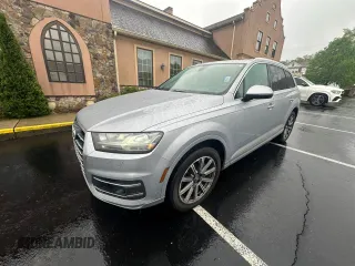 2017 Audi Q7 Premium Plus z VIN WA1LAAF70HD034782, wystawiony jako Copart lot #56847135 z przebiegiem 136 433 mil mil oraz Czysty tytuł • Clean title. Historia ofert i sprzedaży dostępna na DreamBid. Obrazek 1.