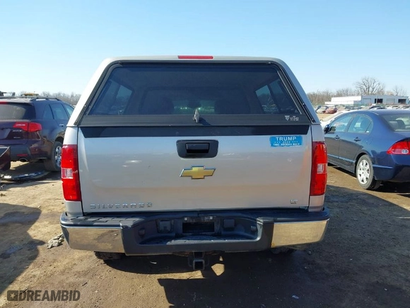 2009 Chevrolet Silverado 1500 LT with VIN 2GCEC29C091117150, listed as a IAAI auction lot 41763081 with 173,604 mi miles. Bid and sale history available at carsss.com. Image 16.