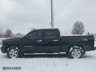 2007 Chevrolet Silverado 1500 LT w/1LT with VIN 3GCEK13397G532381, listed as a IAAI auction lot 41164920 with 212,354 mi miles. Bid and sale history available at carsss.com. Image 14.