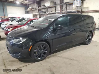 2020 Chrysler Pacifica Touring with VIN 2C4RC1FG1LR287366, listed as a Copart auction lot 88038175 with 106,686 mi miles and Salvage Title. Bid and sale history available at carsss.com. Image 1.