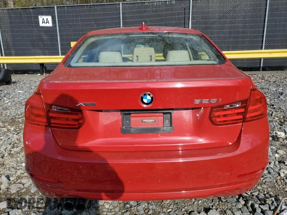 2014 BMW 3 Series 328i xDrive с VIN WBA3B5C59EP540101, выставлен на аукционе Copart как лот 52928025 с пробегом 152 057 миль миль и Списание • Salvage title. История ставок и продаж доступна на DreamBid. Изображение 6.