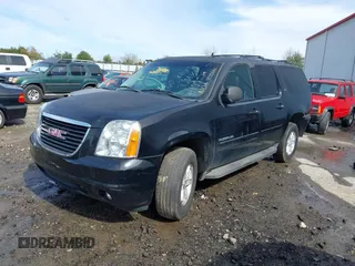 2014 GMC Yukon XL SLT with VIN 1GKS2KE77ER199723, listed as a IAAI auction lot 41555112 with 215,436 mi miles. Bid and sale history available at carsss.com. Image 2.