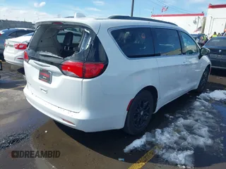 2020 Chrysler Voyager LXi z VIN 2C4RC1DG3LR266103, wystawiony jako IAAI lot #41735356 z przebiegiem 60 481 mil mil oraz . Historia ofert i sprzedaży dostępna na DreamBid. Obrazek 4.