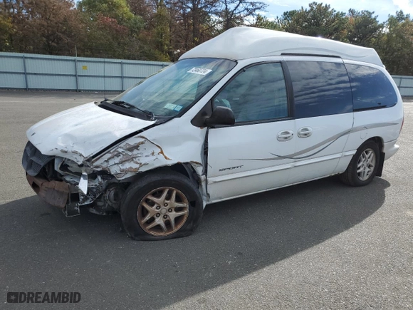 2000 Dodge Caravan SE with VIN 1B4GP44L8YB797844, listed as a Copart auction lot 72460724 with 184,841 mi miles and Salvage Title. Bid and sale history available at carsss.com. Image 1.