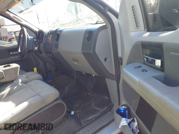 2006 Ford F-150 STX with VIN 1FTRX12W86NA83845, listed as a IAAI auction lot 41667094 with 1 mi miles. Bid and sale history available at carsss.com. Image 5.