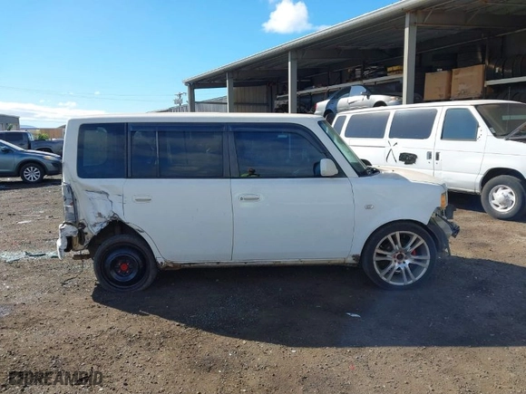 2004 Scion xB with VIN JTLKT324140131210, listed as a IAAI auction lot 40911236 with NaN miles. Bid and sale history available at carsss.com. Image 14.