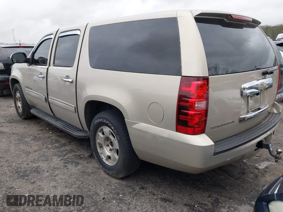 2010 Chevrolet Suburban LS with VIN 1GNUCHE03AR226103, listed as a IAAI auction lot 41729881 with 201,479 mi miles. Bid and sale history available at carsss.com. Image 3.