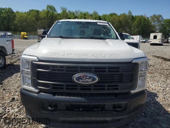2024 Ford F-250 XL z VIN 1FTBF2BA4RED42236, wystawiony jako Copart lot #52189235 z przebiegiem Nie podano mil oraz Szkoda całkowita • Salvage title. Historia ofert i sprzedaży dostępna na DreamBid. Obrazek 5.