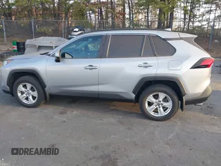2020 Toyota RAV4 XLE with VIN 2T3P1RFV8LW117943, listed as a IAAI auction lot 41319745 with 17,159 mi miles. Bid and sale history available at carsss.com. Image 14.