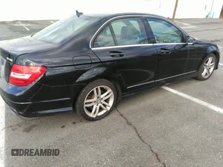 2014 Mercedes-Benz C 300 Sport z VIN WDDGF8AB6ER321318, wystawiony jako IAAI lot #41542545 z przebiegiem 109 829 mil mil oraz . Historia ofert i sprzedaży dostępna na DreamBid. Obrazek 4.