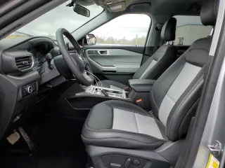 2024 Ford Explorer XLT with VIN 1FMSK7DHXRGA32630, listed as a Copart auction lot 45739405 with 885 mi miles and Salvage Title. Bid and sale history available at carsss.com. Image 7.
