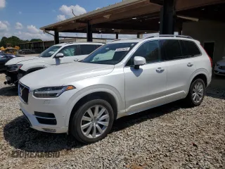 2018 Volvo XC90 Momentum z VIN YV4A22PK0J1193423, wystawiony jako Copart lot #55323625 z przebiegiem 139 705 mil mil oraz Szkody całkowita. Historia ofert i sprzedaży dostępna na DreamBid. Obrazek 1.