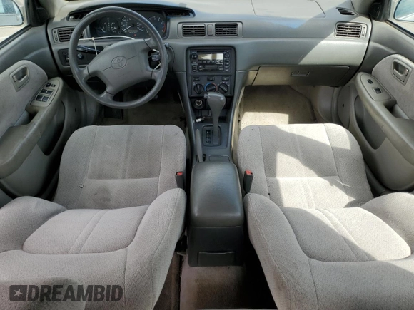 2001 Toyota Camry LE z VIN JT2BF22K310338343, wystawiony jako Copart lot #45181715 z przebiegiem 183 500 mil mil oraz Szkoda całkowita • Salvage title. Historia ofert i sprzedaży dostępna na DreamBid. Obrazek 8.