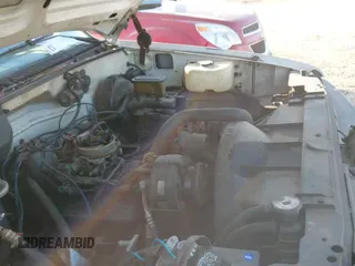 1989 Chevrolet Silverado 2500 с VIN 1GCFC24H9KE234298, выставлен на аукционе IAAI как лот 41703708 с пробегом Не указан миль и . История ставок и продаж доступна на DreamBid. Изображение 12.