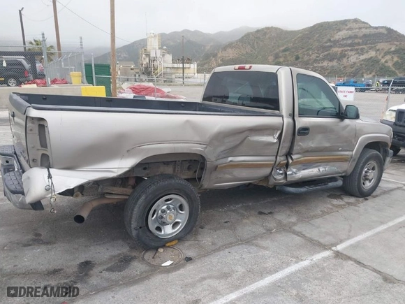 2001 Chevrolet Silverado 2500 with VIN 1GCGC24U21Z330072, listed as a IAAI auction lot 41881500 with 168,520 mi miles. Bid and sale history available at carsss.com. Image 6.