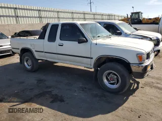 1993 Toyota Pickup DLX z VIN JT4VN13D3P5125406, wystawiony jako Copart lot #75011624 z przebiegiem 152 663 mil mil oraz Szkoda całkowita • Salvage title. Historia ofert i sprzedaży dostępna na DreamBid. Obrazek 4.