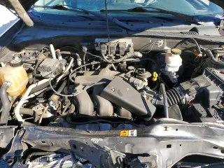 2005 Ford Escape XLT with VIN 1FMYU03145KE00758, listed as a Copart auction lot 43831175 with 225,341 mi miles and Salvage Title. Bid and sale history available at carsss.com. Image 13.