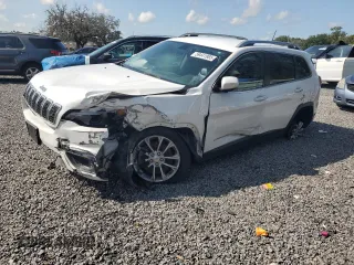 2020 Jeep Cherokee Latitude Plus z VIN 1C4PJLLB8LD585952, wystawiony jako Copart lot #59441985 z przebiegiem 127 990 mil mil oraz Czysty tytuł • Clean title. Historia ofert i sprzedaży dostępna na DreamBid. Obrazek 1.