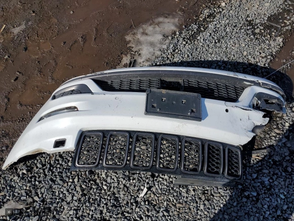 2018 Jeep Grand Cherokee Overland with VIN 1C4RJFCG8JC477002, listed as a Copart auction lot 42780015 with 85,878 mi miles and Salvage Title. Bid and sale history available at carsss.com. Image 13.