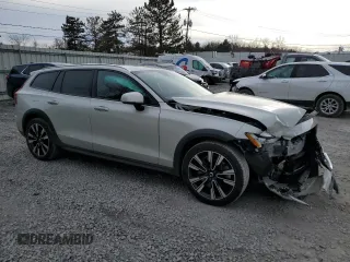 2021 Volvo V60 z VIN YV4102WK5M1068137, wystawiony jako Copart lot #43039304 z przebiegiem 46 349 mil mil oraz . Historia ofert i sprzedaży dostępna na DreamBid. Obrazek 4.