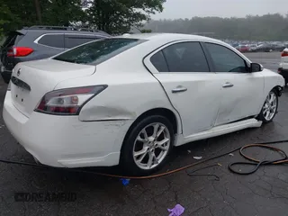 2013 Nissan Maxima SV z VIN 1N4AA5AP2DC820343, wystawiony jako IAAI lot #42520118 z przebiegiem 89 078 mil mil oraz . Historia ofert i sprzedaży dostępna na DreamBid. Obrazek 4.