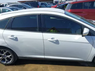 2013 Ford Focus SE with VIN 1FADP3K29DL157601, listed as a IAAI auction lot 41710924 with 177,729 mi miles. Bid and sale history available at carsss.com. Image 14.