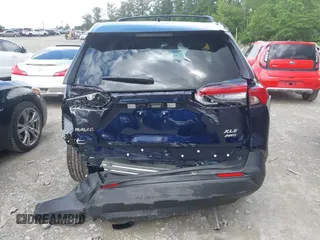 2025 Toyota RAV4 XLE Premium z VIN 2T3A1RFV7SW514631, wystawiony jako IAAI lot #42247225 z przebiegiem 4 815 mil mil oraz . Historia ofert i sprzedaży dostępna na DreamBid. Obrazek 16.