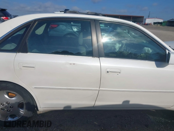 2004 Toyota Avalon XL z VIN 4T1BF28BX4U343188, wystawiony jako IAAI lot #42163107 z przebiegiem Nie podano mil oraz . Historia ofert i sprzedaży dostępna na DreamBid. Obrazek 13.