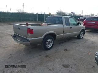 2000 GMC Sonoma SLS with VIN 1GTCS19W2Y8240247, listed as a IAAI auction lot 41532854 with 196,067 mi miles and . Bid and sale history available at DreamBid. Image 4.