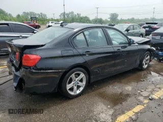 2013 BMW 3 Series 320i xDrive с VIN WBA3C3C5XDF980060, выставлен на аукционе Copart как лот 59775615 с пробегом 302 139 миль миль и Чистый • Clean title. История ставок и продаж доступна на DreamBid. Изображение 3.