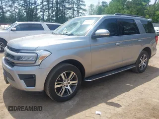 2022 Ford Expedition XLT z VIN 1FMJU1HTXNEA49452, wystawiony jako IAAI lot #41981687 z przebiegiem 42 396 mil mil oraz . Historia ofert i sprzedaży dostępna na DreamBid. Obrazek 2.