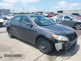 2009 Toyota Camry LE z VIN 4T1BK46K09U081652, wystawiony jako IAAI lot #42198590 z przebiegiem 250 131 mil mil oraz . Historia ofert i sprzedaży dostępna na DreamBid. Obrazek 1.