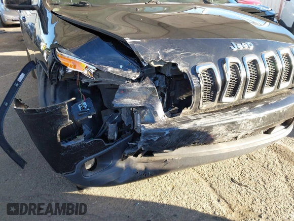 2015 Jeep Cherokee Latitude with VIN 1C4PJLCB7FW632624, listed as a IAAI auction lot 41413648 with 110,274 mi miles. Bid and sale history available at carsss.com. Image 6.