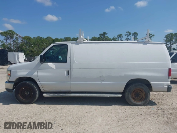 2013 Ford Econoline Cargo Commercial z VIN 1FTNE2EW4DDA25532, wystawiony jako IAAI lot #42136969 z przebiegiem 228 446 mil mil oraz . Historia ofert i sprzedaży dostępna na DreamBid. Obrazek 14.